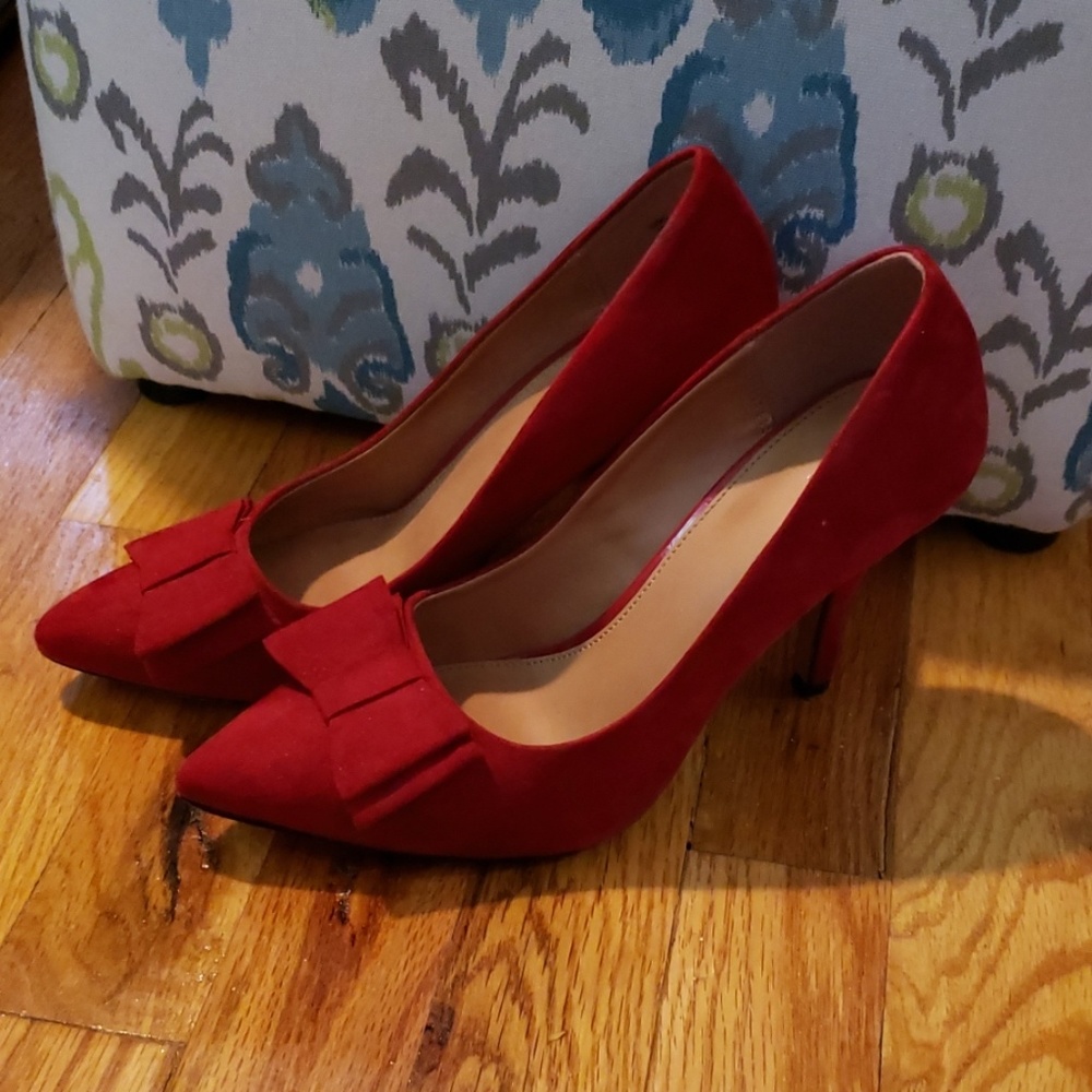 APT No. 9 Red Suede-ish Bow Pumps